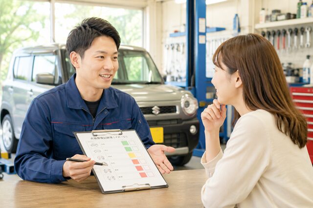 車の点検相談の風景