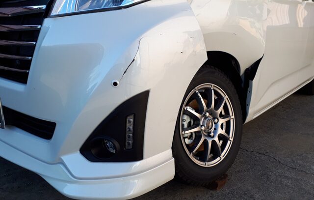 右フロントが大破した車